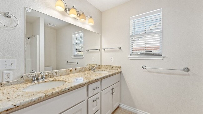 Building Photo - 829 S Liberty Dr