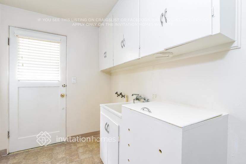 Building Photo - 1706 3rd Ave NW