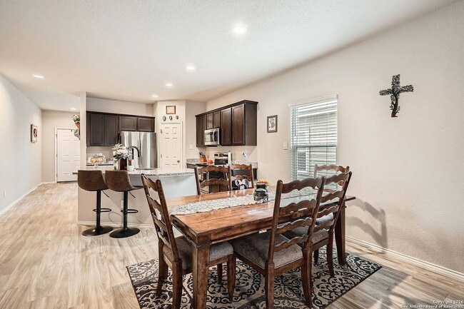 Building Photo - Spacious 4 Bedroom with Primary Suite Downstairs!