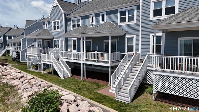 Building Photo - 72 Cosey Beach Ave