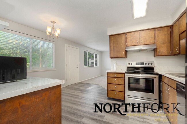 Building Photo - Spectacular Remodeled Nampa Home