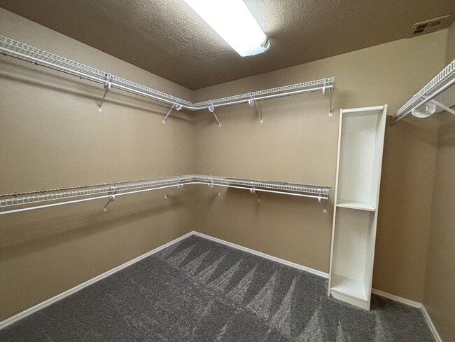 Building Photo - HOME FOR RENT IN SUN RIVER