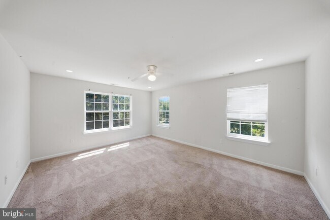 Building Photo - 7611 Temple Hill Rd