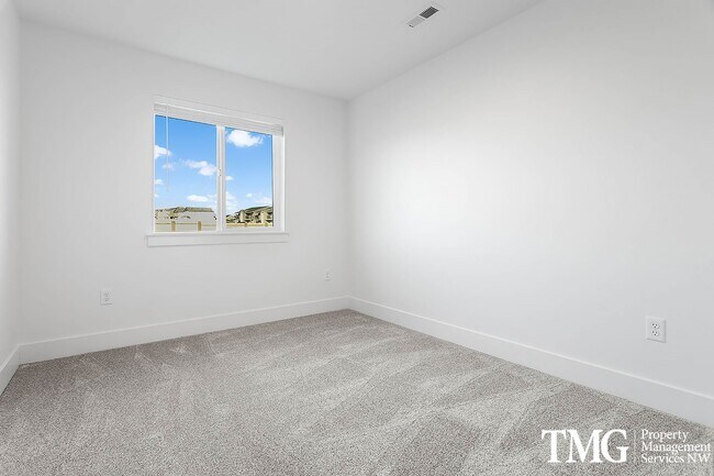 Building Photo - 977 Creer Way