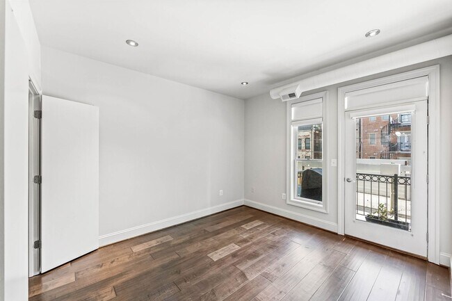 Building Photo - Modern U Street Condo | 2 Bed | 2 Bath | 1000 Sf | Large Balcony | 1 Parking Space