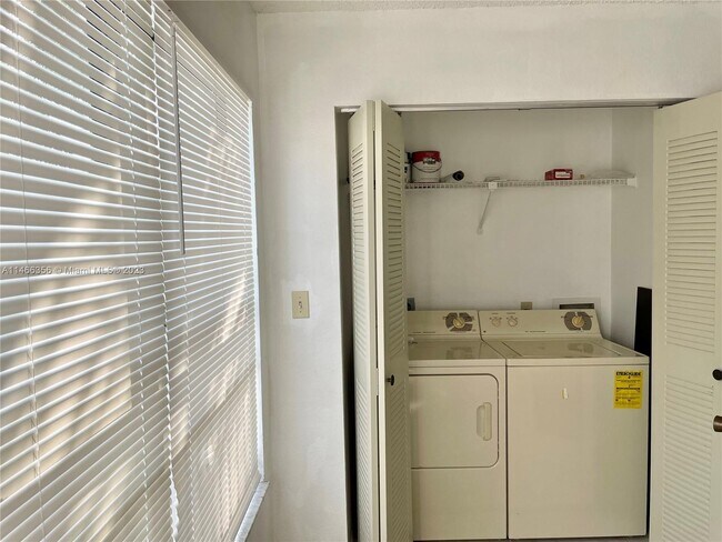 Building Photo - 2946 S University Dr