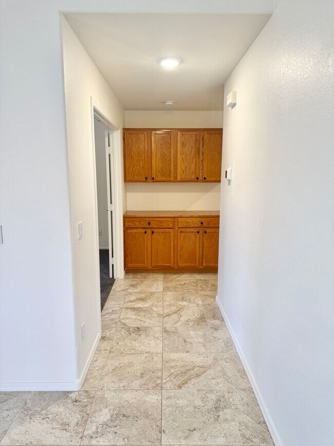 Building Photo - Meticulously Maintained 3 Bedroom + Den Single Level Home! Fantastic Low Backyard.