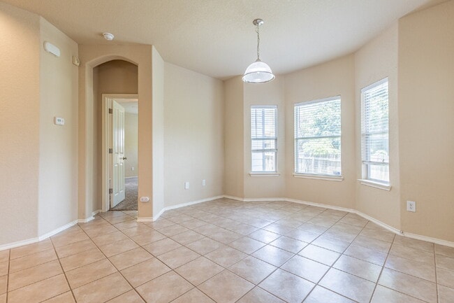 Building Photo - 906 Ashbury Bluff