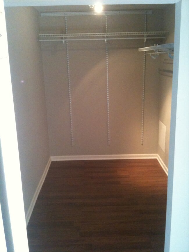 Building Photo - 725 Limerick Ln