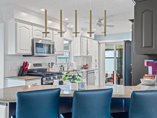 Building Photo - 32414 Lake Rd