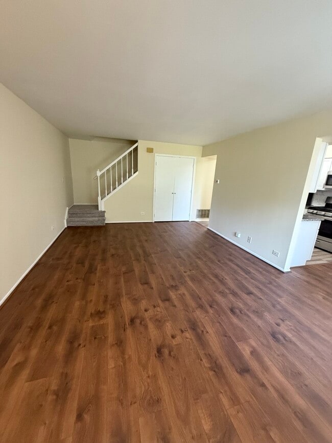Building Photo - 385 Pierce Ct