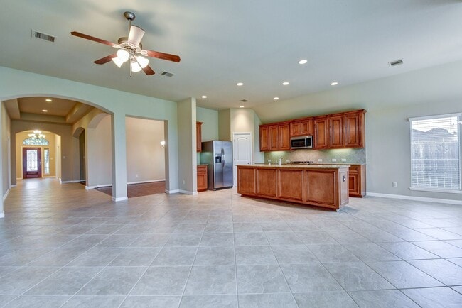 Building Photo - 4 BD / 3 BR Perry home in Creekstone Village!