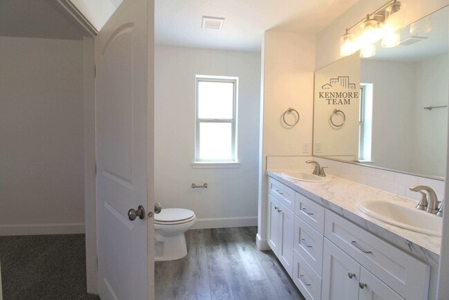 Building Photo - 3 Bed/2 Bath + an Office Pasco Home