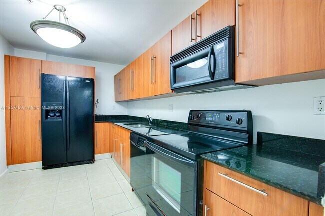 Building Photo - 3001 S Ocean Dr
