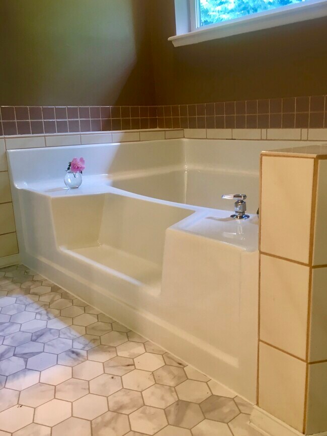 On suite bath - 840 Cherry Ave NE