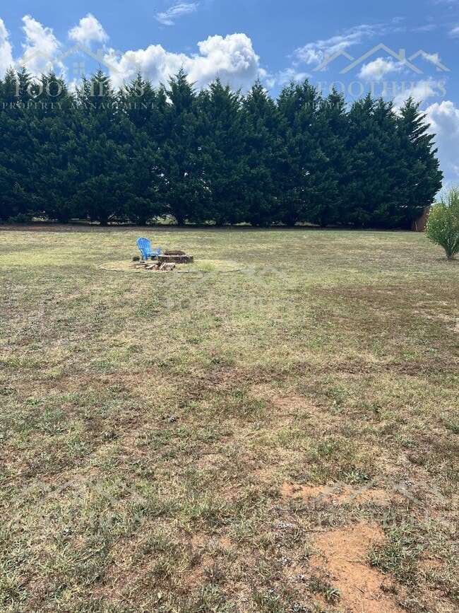 Building Photo - Your Next 3BR Home Awaits – Pets Welcome!