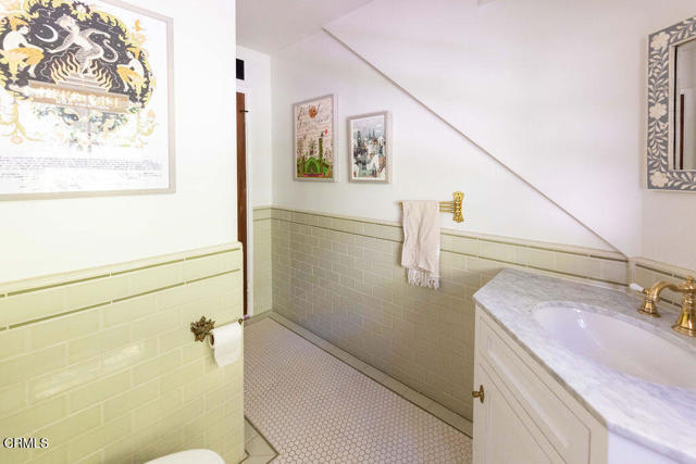 Building Photo - 4053 Cromwell Ave