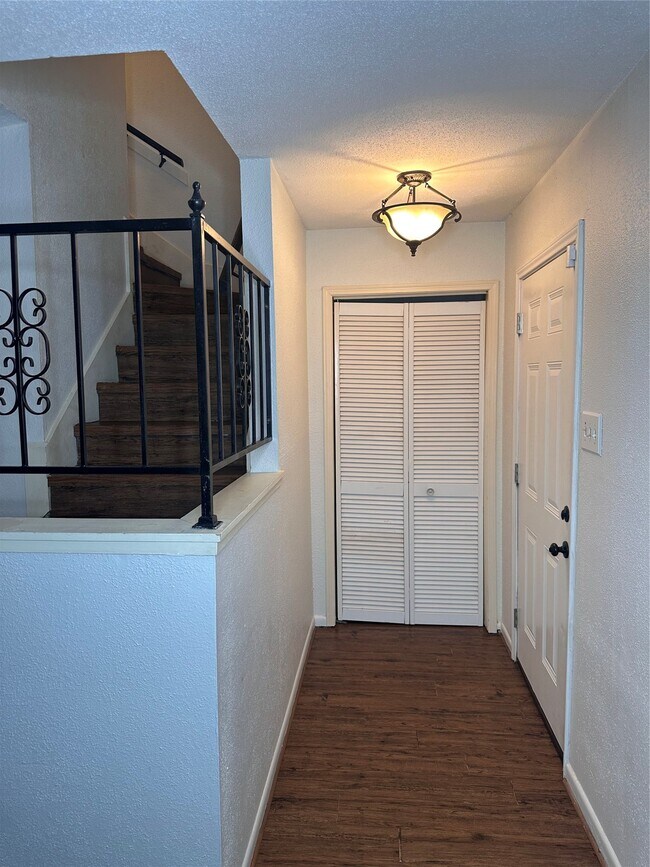 Building Photo - 1413 Bonanza Rd