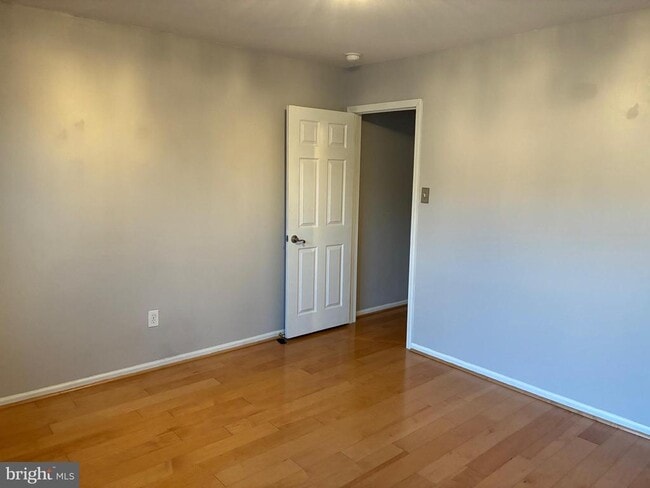 Building Photo - 213 Park Pl Dr