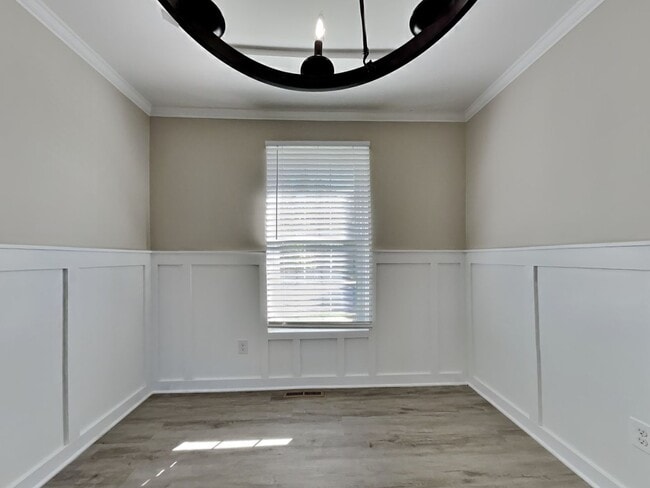 Building Photo - Charming 3-Bed, 2-Bath Home in Lee’s Summit | Cul-de-Sac, Fireplace & Fenced Yard