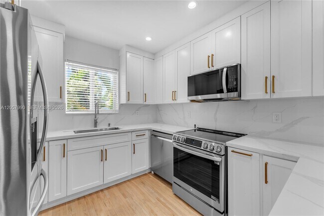 Building Photo - 2031 SW 66th Ave