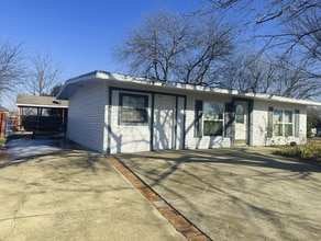 Building Photo - 1410 Burke Dr