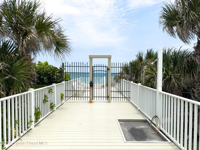 Building Photo - 877 N Hwy A1A