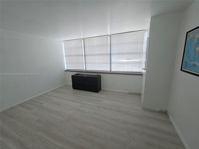 Building Photo - 18071 Biscayne Blvd