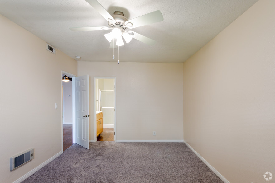 3BR, 2BA - 1200 SF - Summer Crest Apartments