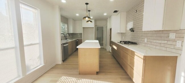Building Photo - 7619 Apache Plume Dr