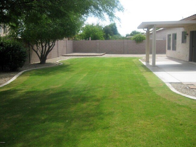 Building Photo - 1042 E Canyon Way