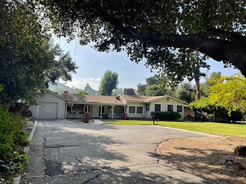 Building Photo - 1538 Zara St