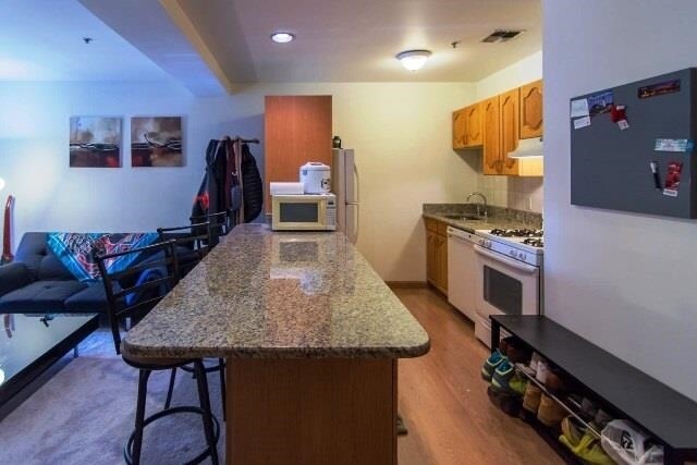 Building Photo - 72 Park Ave