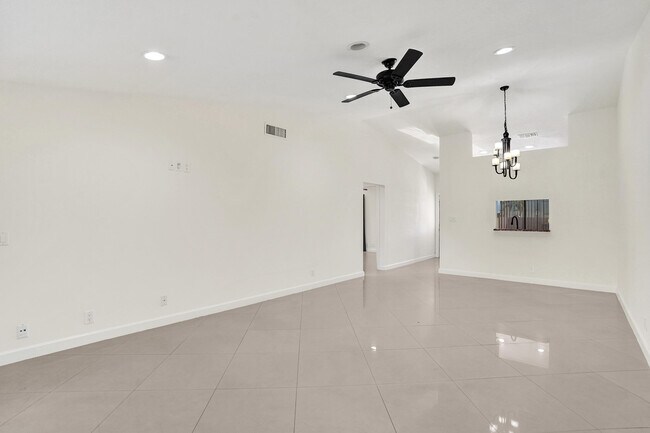 Building Photo - 630 Sea Pine Way