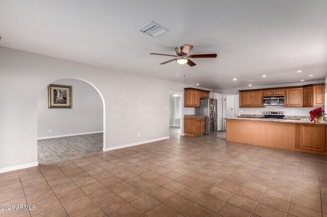 Building Photo - 5138 W Desert Cove Ave