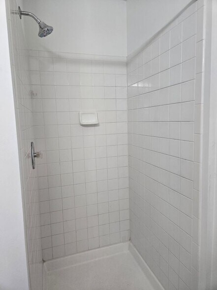 Building Photo - 6632 Granville Ct