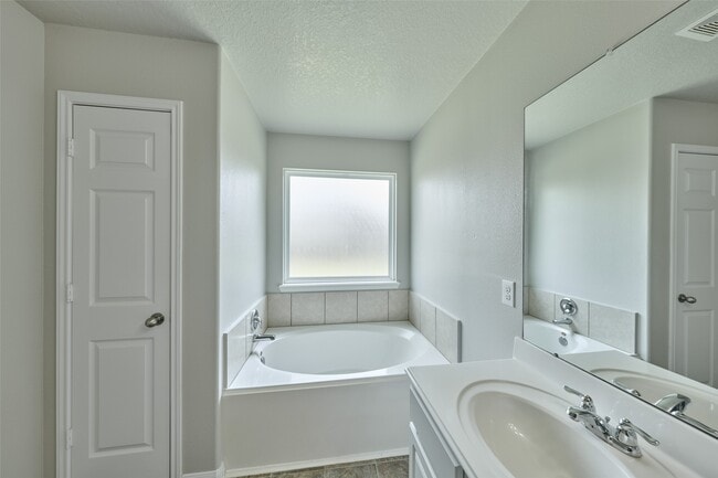 Building Photo - 9935 Knob Hollow Way