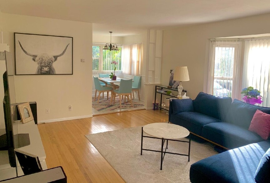 Building Photo - 1227 Crescent Dr