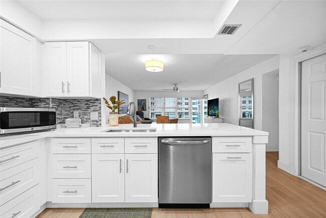 Building Photo - 3900 Galt Ocean Dr