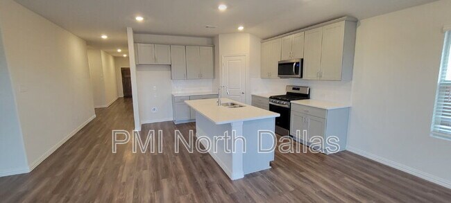 Building Photo - 2633 Oneida Ln