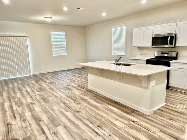 Building Photo - BRAND NEW 3/2 Century Home In Madera