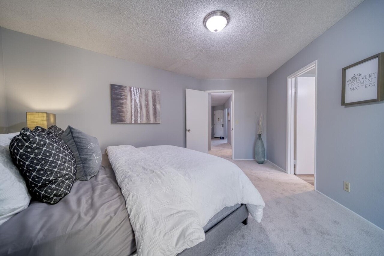 Master Bedroom - 1178 N Abbott Ave