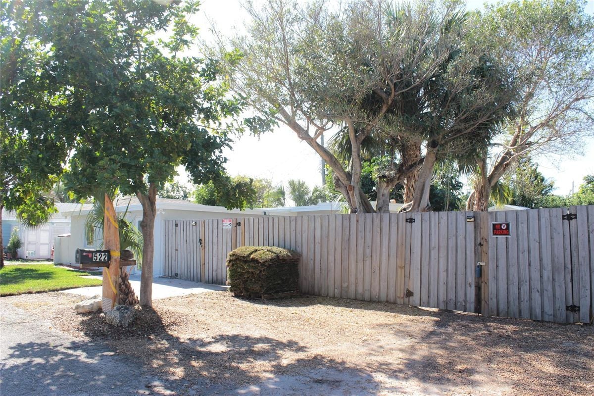 Building Photo - 522 SE 20th Ct