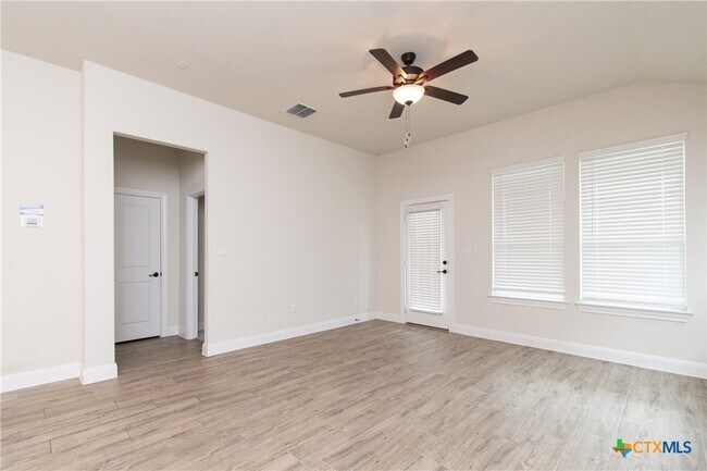 Building Photo - 250 Sugar Cane Rd
