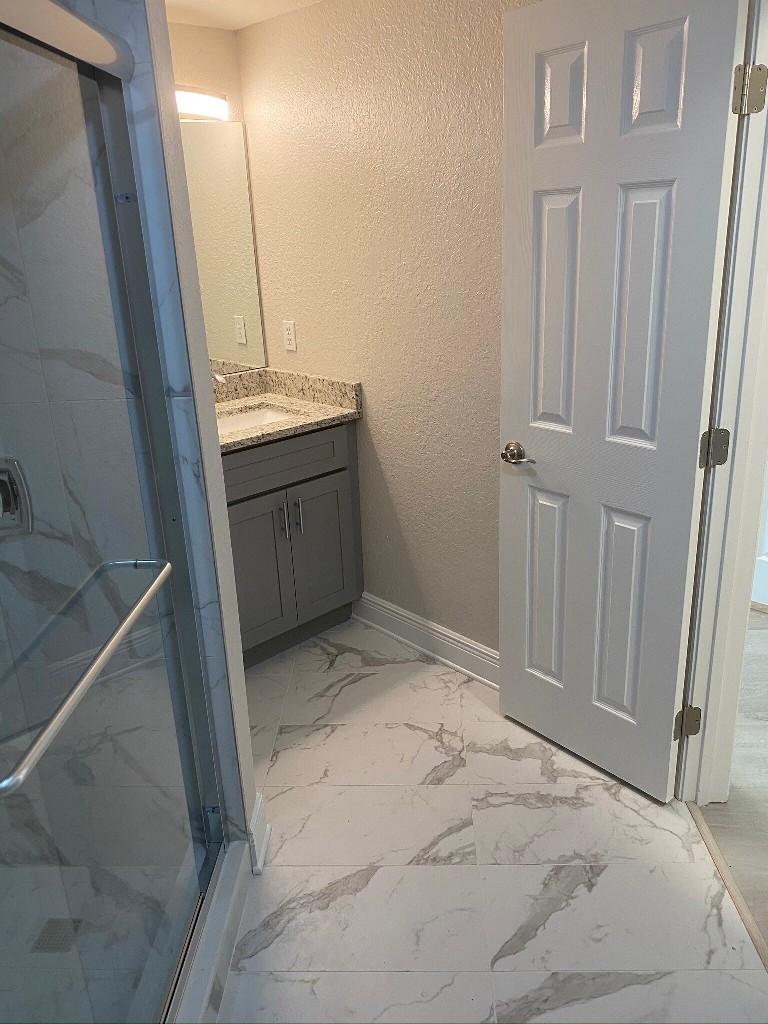 Guest Bath with glass shower enclosure - 23660 Walden Center Dr