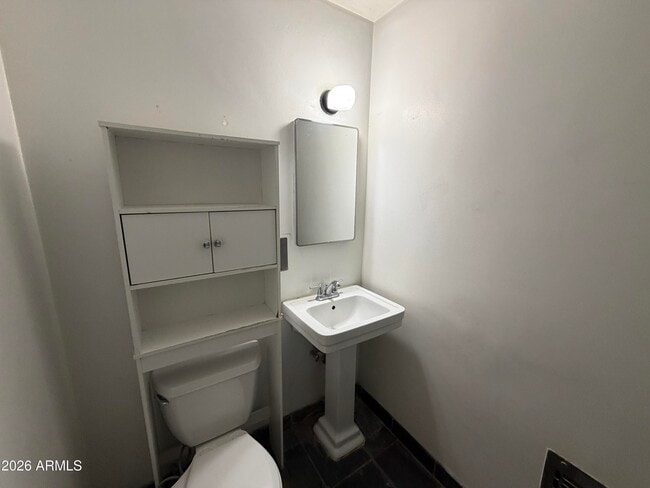 Building Photo - 1725 S Sierra Vista Dr