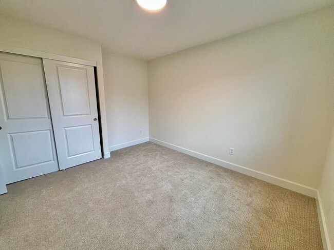 Building Photo - Gorgeous Ridgefield Home