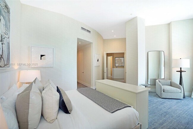 Building Photo - 4401 Collins Ave