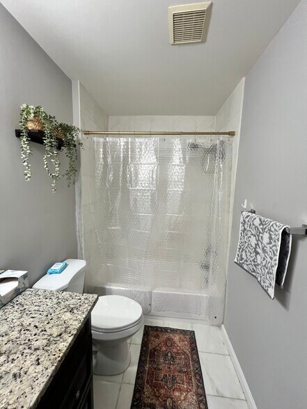 Building Photo - 2552 Sandbourne Ln