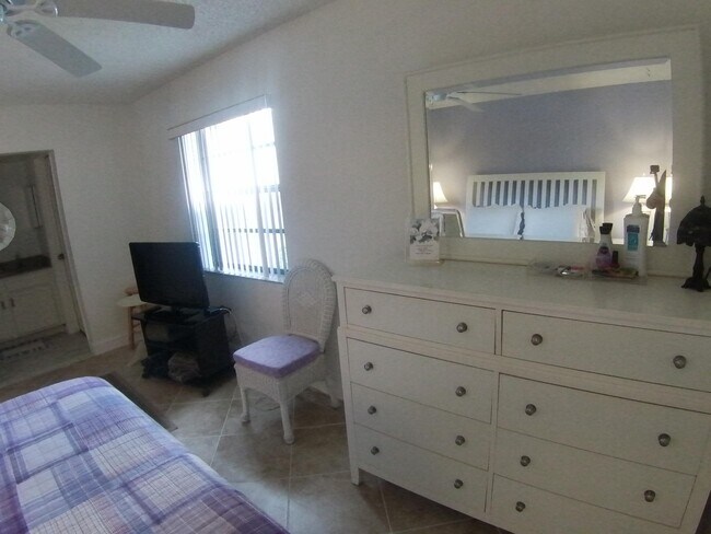 Building Photo - 22 Capri Dr